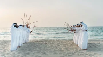 كيف تعكس فنون الأداء التقليدية ملامح الموروث الشعبي في لوحات إبداعية حية؟